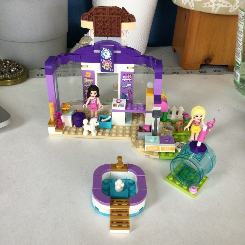LEGO Friends Pet Care Center with Purple and Blue
